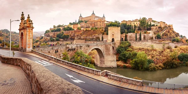 Alcázar en Toledo, Castilla La Mancha, España —  Fotos de Stock