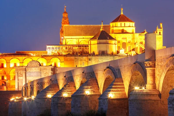 Belysta stora moskén Mezquita, Cordoba, Spanien — Stockfoto