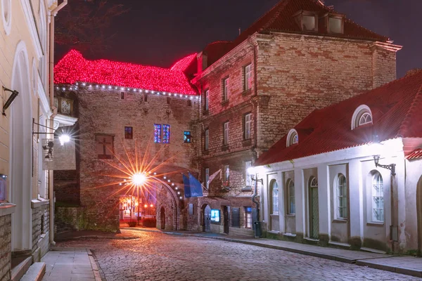 Night Street, na Cidade Velha de Tallinn, Estónia — Fotografia de Stock