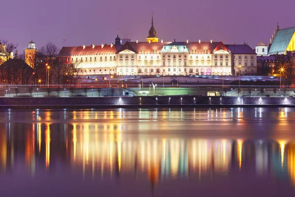 Old Town ve Varşova, Polonya için gece Vistula Nehri. — Stok fotoğraf