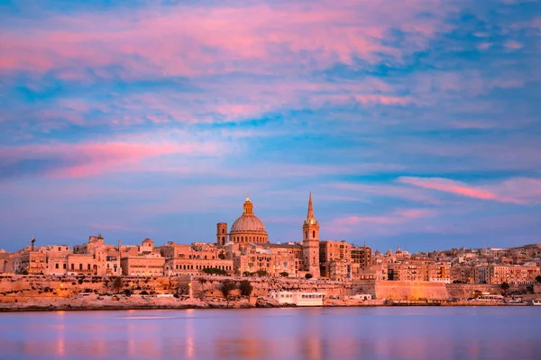 Valletta Skyline från Sliema i solnedgången, Malta — Stockfoto