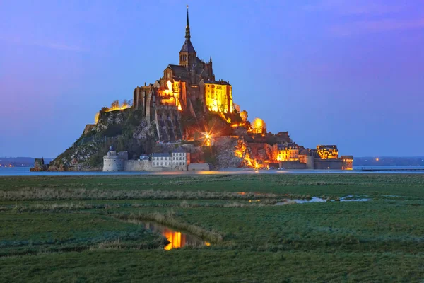 Noche Mont Saint Michel, Normandía, Francia — Foto de Stock