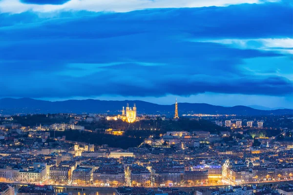 Noche casco antiguo de Lyon, Francia —  Fotos de Stock