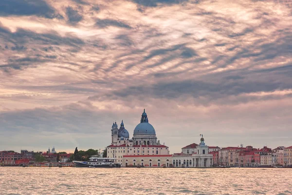 Grand canal nachts in Venetië, Italië — Stockfoto