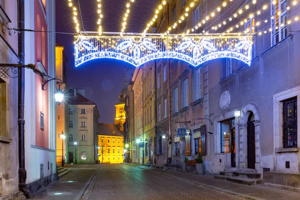 Hermosa calle en el casco antiguo de Varsovia, Polonia —  Fotos de Stock