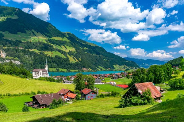 Schweizer dorf lungern, schweiz — Stockfoto