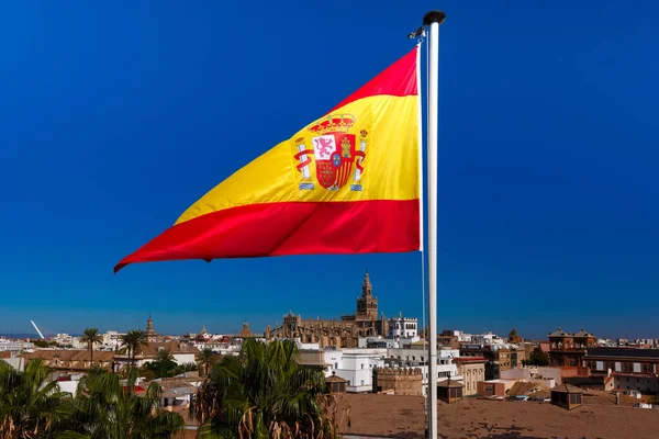 Spaniens flagga över Sevilla, Spanien — Stockfoto