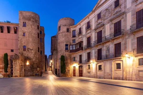 Den gamle romerske porten om morgenen, Barcelona, Spania – stockfoto