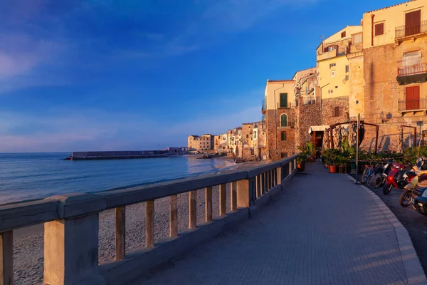 Cefalu au coucher du soleil, Sicile, Italie — Photo