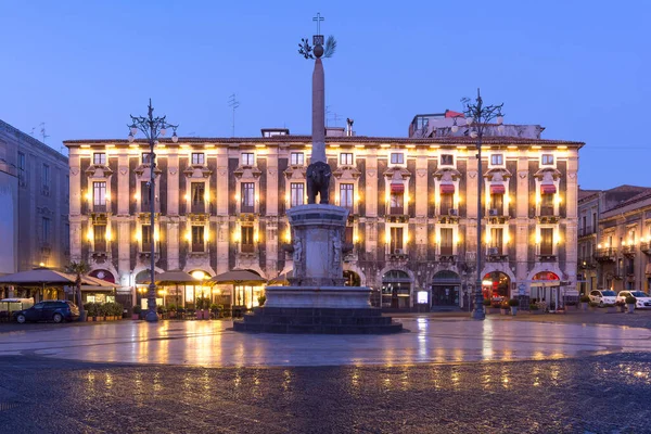 Liotru, Elephant Fountain 's nachts, Sicilië, Italië — Stockfoto