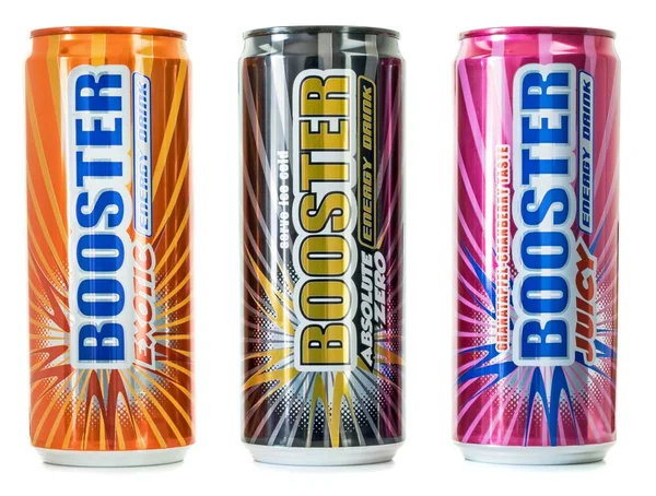 2018 ドイツのニーダー ザクセン州 白地にブースター エネルギー飲み物の様々 な缶のグループ — ストック写真
