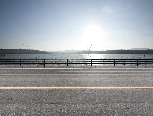 Langs de weg bij zon — Stockfoto