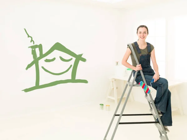 Vrouw met schilder roller, concept van home improvement — Stockfoto