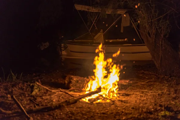 Camp fire at night — Stock Photo, Image