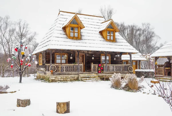 Traditioneel houten huis — Stockfoto