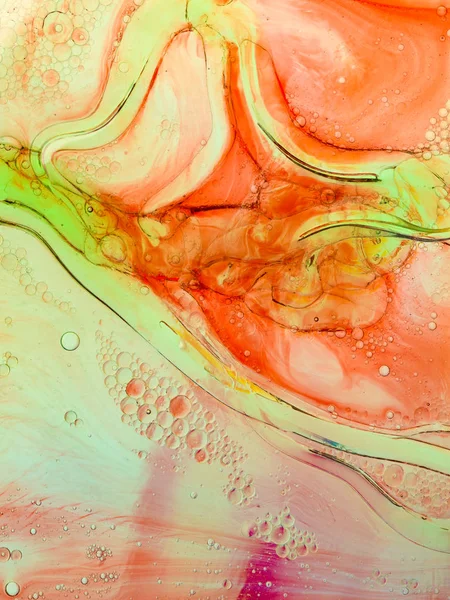 Renkli arkadan aydınlatmalı yağlı su kabarcıkları — Stok fotoğraf