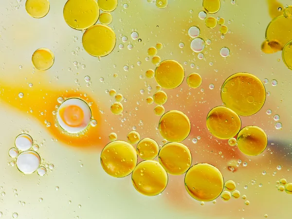 Oil drops on a water surface — Stock Photo, Image