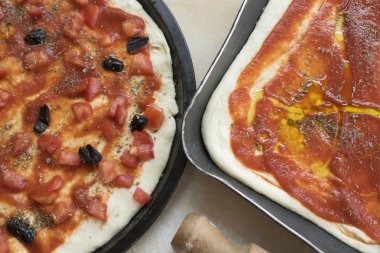 taze domates hamsi ve zeytin ile makarna Pizza