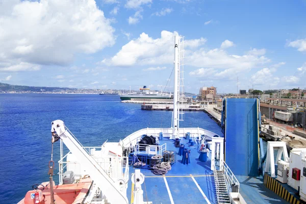 Villa San Giovanni Hafen an der Meerenge von Messina — Stockfoto