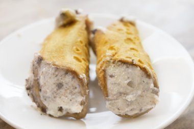 Sicilya cannoli ricotta krema ile