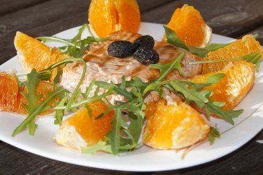 Portakal soslu kızarmış somon balığı