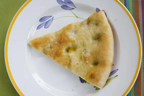 Фокаччаний хліб з оливковою олією — стокове фото