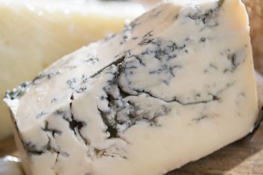 rokfor peynir parçası