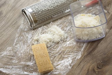 rendelenmiş parmesan peyniri