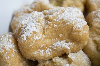 İtalyan krem puffs krema dolgulu ile 