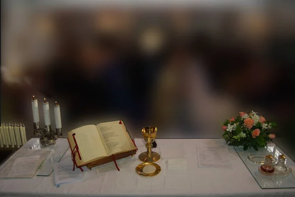 Fonction de mariage dans une église — Photo