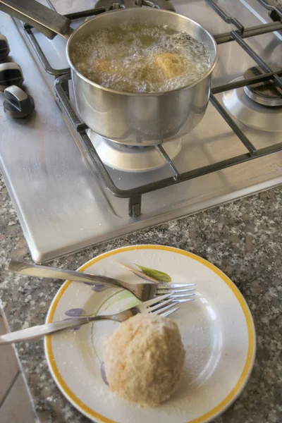Arancini frying in boiling oil — Stock Photo, Image