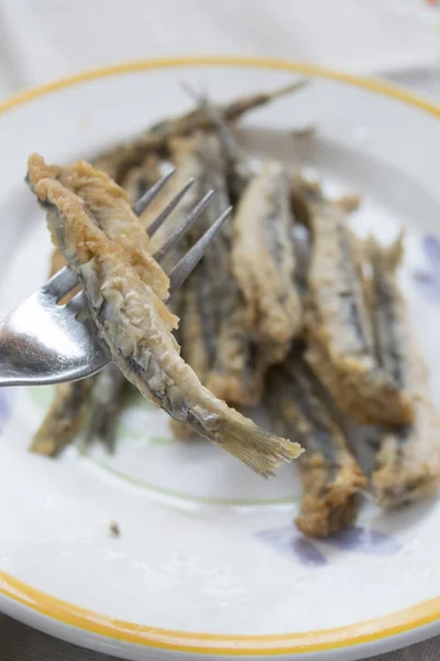 Anchoas enharinadas y fritas —  Fotos de Stock