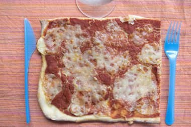 margherita pizza bölümünün Üstten Görünüm