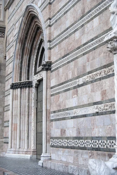 Gevel van de kathedraal van messina — Stockfoto