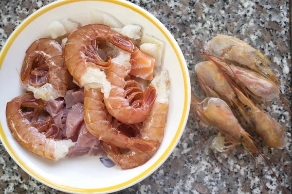 Ruwe gemengde zeevruchten te bereiden van de pasta saus — Stockfoto