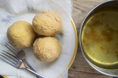 kaynar yağda kızartılmış arancine