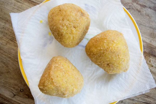 Street food with fried arancini — Stock Photo, Image