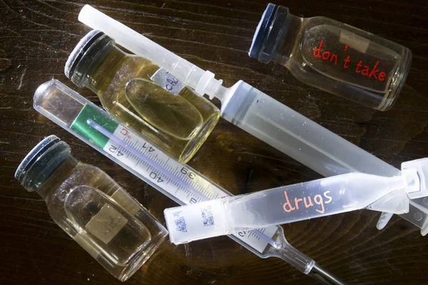 Vacina contra a gripe em frasco de vidro — Fotografia de Stock