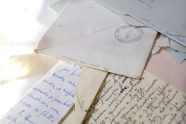 Lettres d'amour anciennes avec enveloppes — Photo