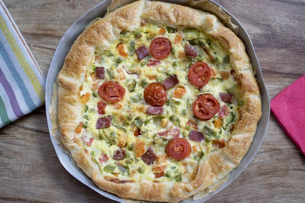 Quiche Lorraine pasta ile sebze çeşitli