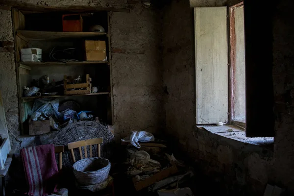 Interior de um porão velho — Fotografia de Stock