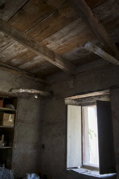 Window in a room of an old hut — Stock Photo, Image