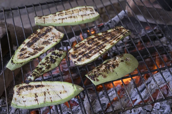 Slices of zucchini cooked on the grill — Stock Photo, Image