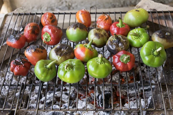 Gegrillte Paprika und Tomaten — Stockfoto