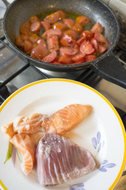 taze domates soslu deniz ürünleri