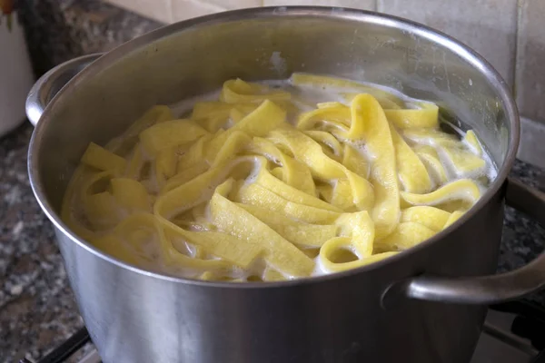 Cooking tagliatelle in pot — Stock Photo, Image