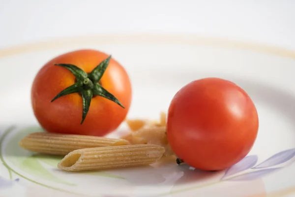 Pasta integral en el tomate fresco —  Fotos de Stock