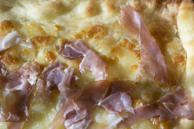 pişmiş jambon ile pizza al crostino 