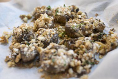 doldurulmuş ve gratineed mantar