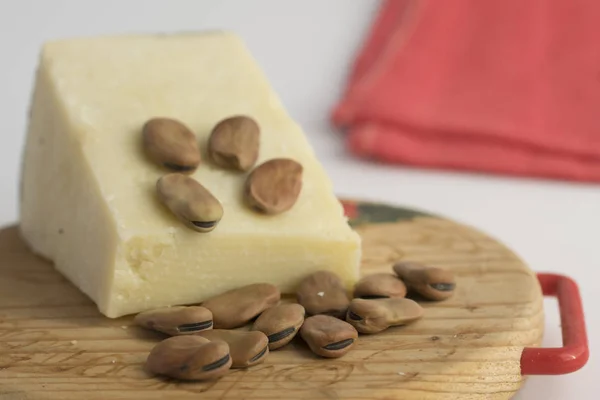 Habas secas y pecorino romano — Foto de Stock